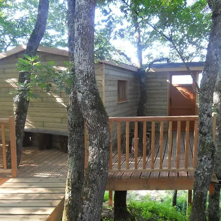 Chalet Dans Les Arbres A La Ferme Pouylebon