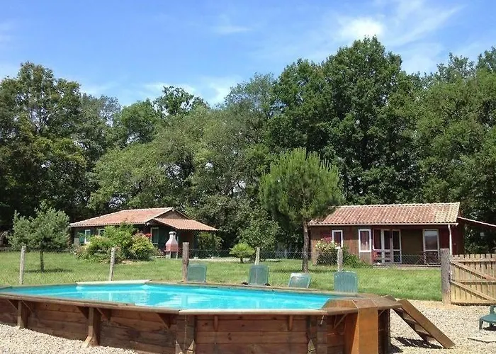 Dans Les Arbres A La Ferme בקתה